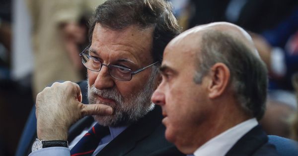 Foto: El presidente del Gobierno, Mariano Rajo, y el todavía ministro de Economía y Competitividad, Luis de Guindos. (EFE) 