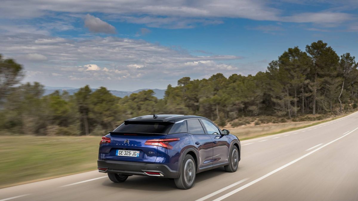 El C5 X de Citroën llega a España con precios desde 30.975 euros y tres opciones mecánicas