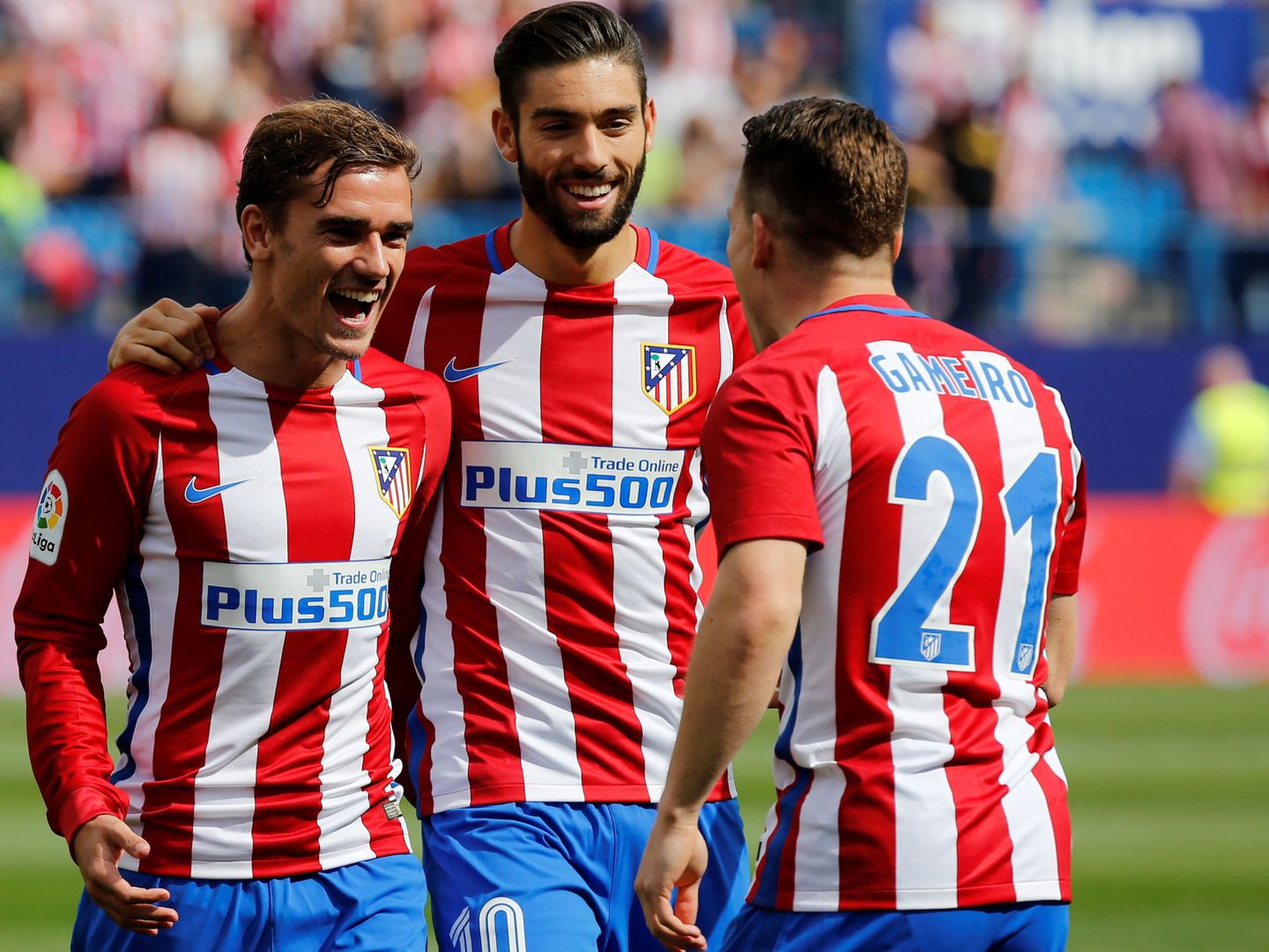 Los jugadores del Atlético celebran un gol al Sporting. (EFE)