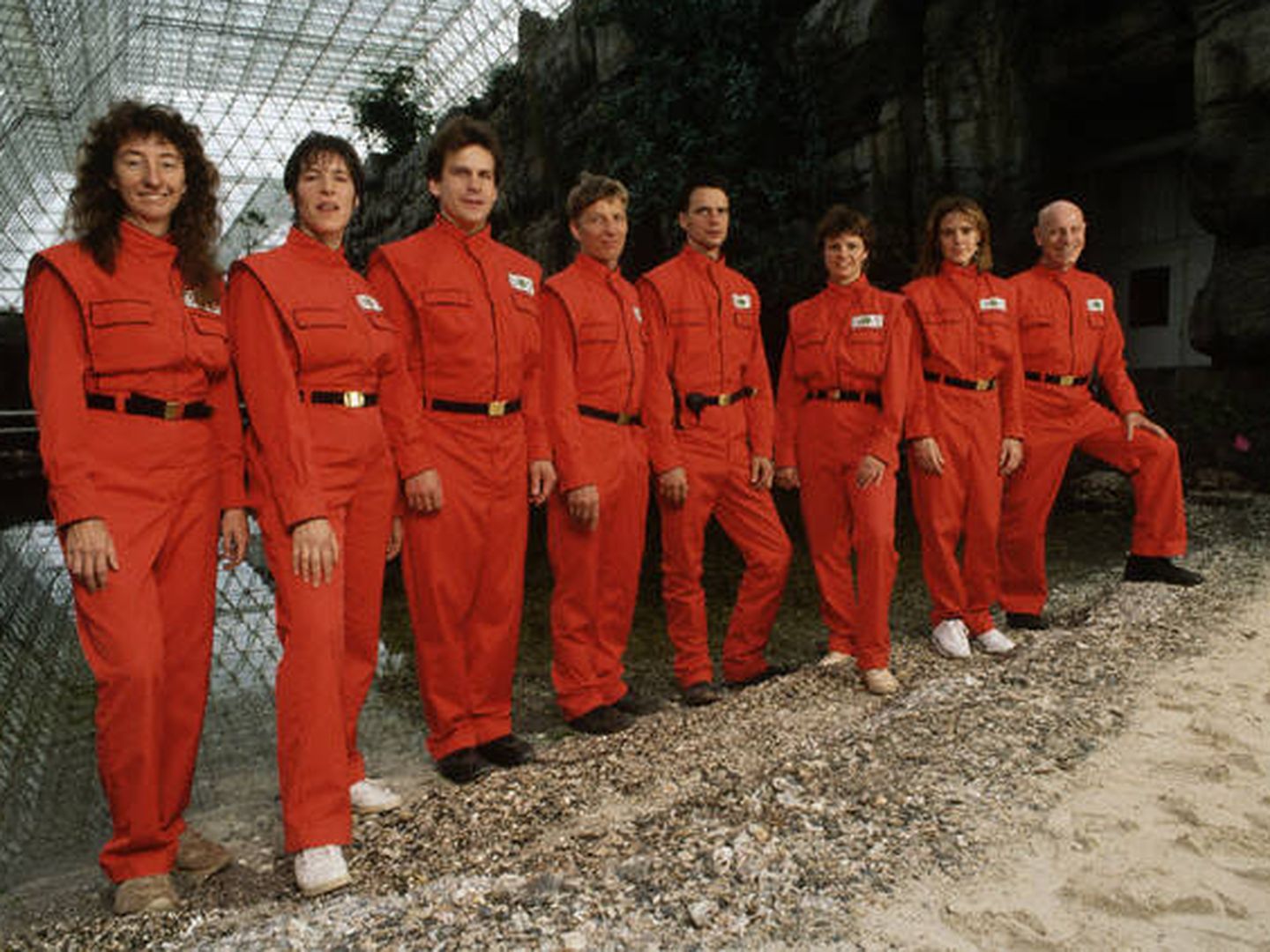 Los ocho integrantes del equipo de Biosfera 2. (Filmin)