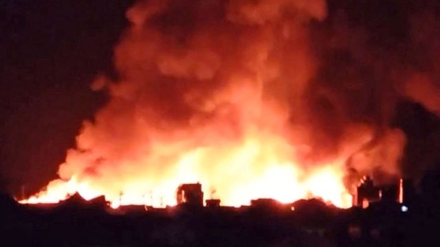El área residencial de Wajima, en llamas. (Reuters)