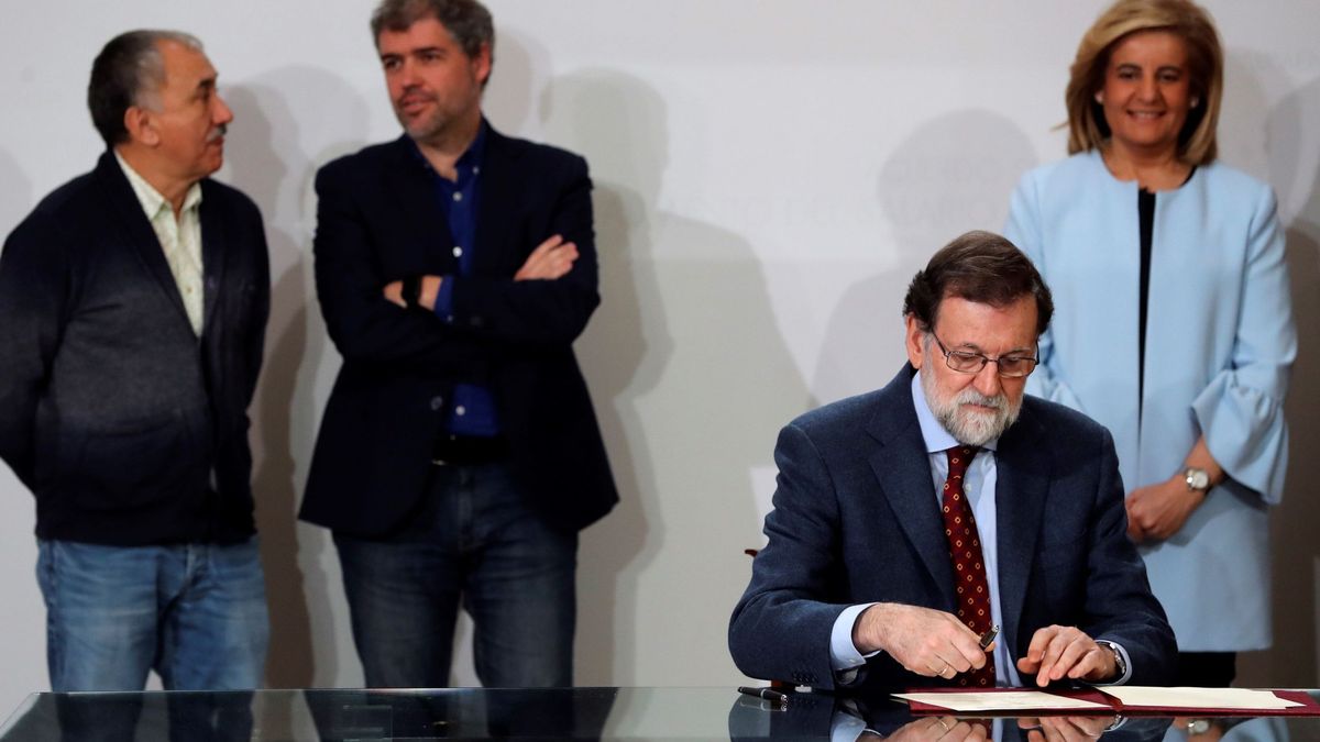 Rajoy firma con los agentes sociales subir el SMI hasta los 850 euros en 2020