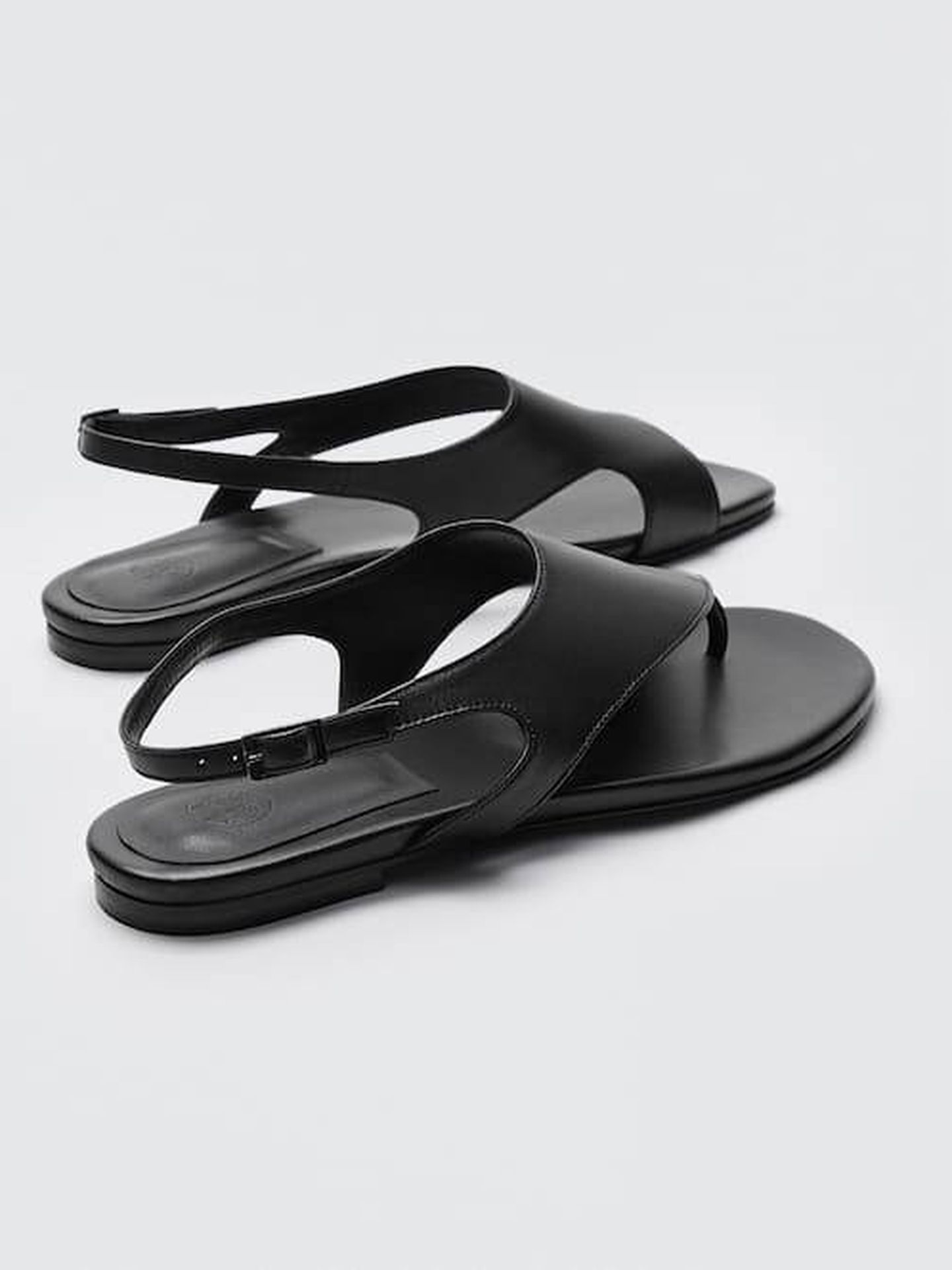 Las sandalias planas de la tienda online de Massimo Dutti. (Cortesía)