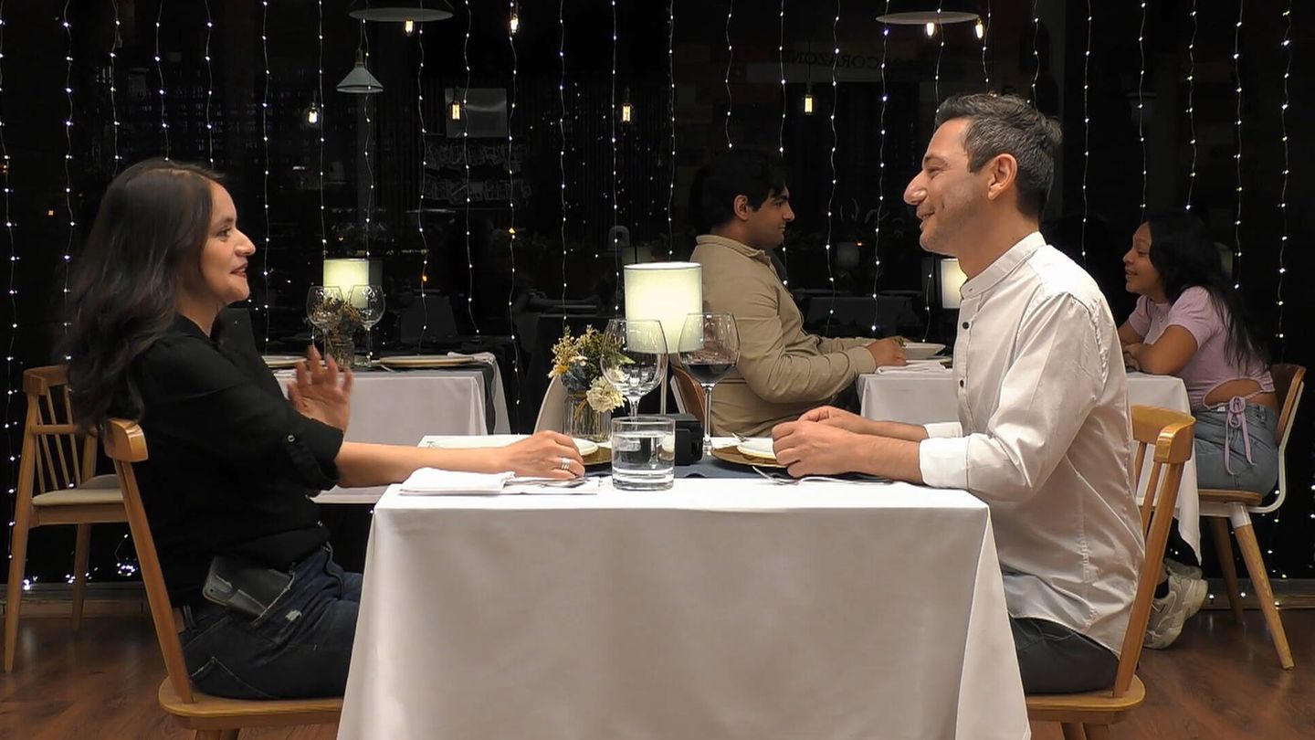 Cena entre Deisy y Pier Paolo en 'First Dates'. (Mediaset)