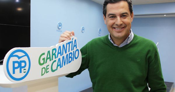 Foto: Juanma Moreno, en la sede del PP de Málaga. (Santiago Vinagrero)