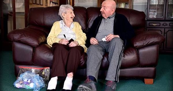 Foto: Ada se mudó con su hijo con 98 años para cuidarlo (Liverpool Echo)