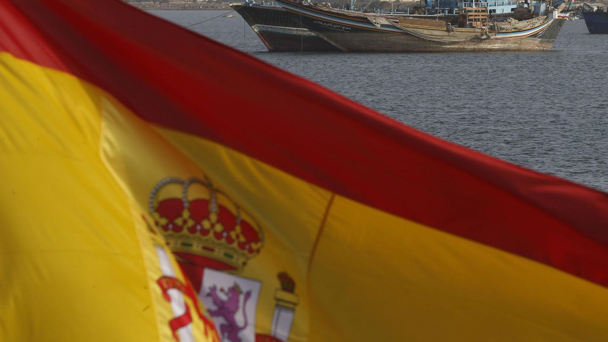 España envía por primera vez buques de guerra a las aguas que reclama Gibraltar