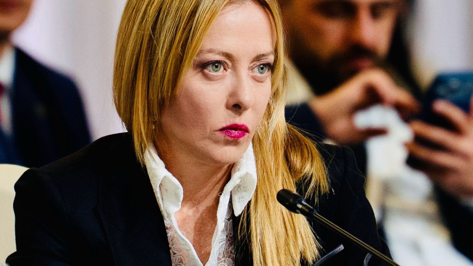 Los desnudos falsos de Giorgia Meloni: la punta del iceberg del gran problema de la IA