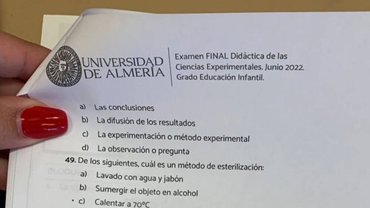 El 'Chanelazo' entra en un examen de la Universidad de Almería y se hace viral 