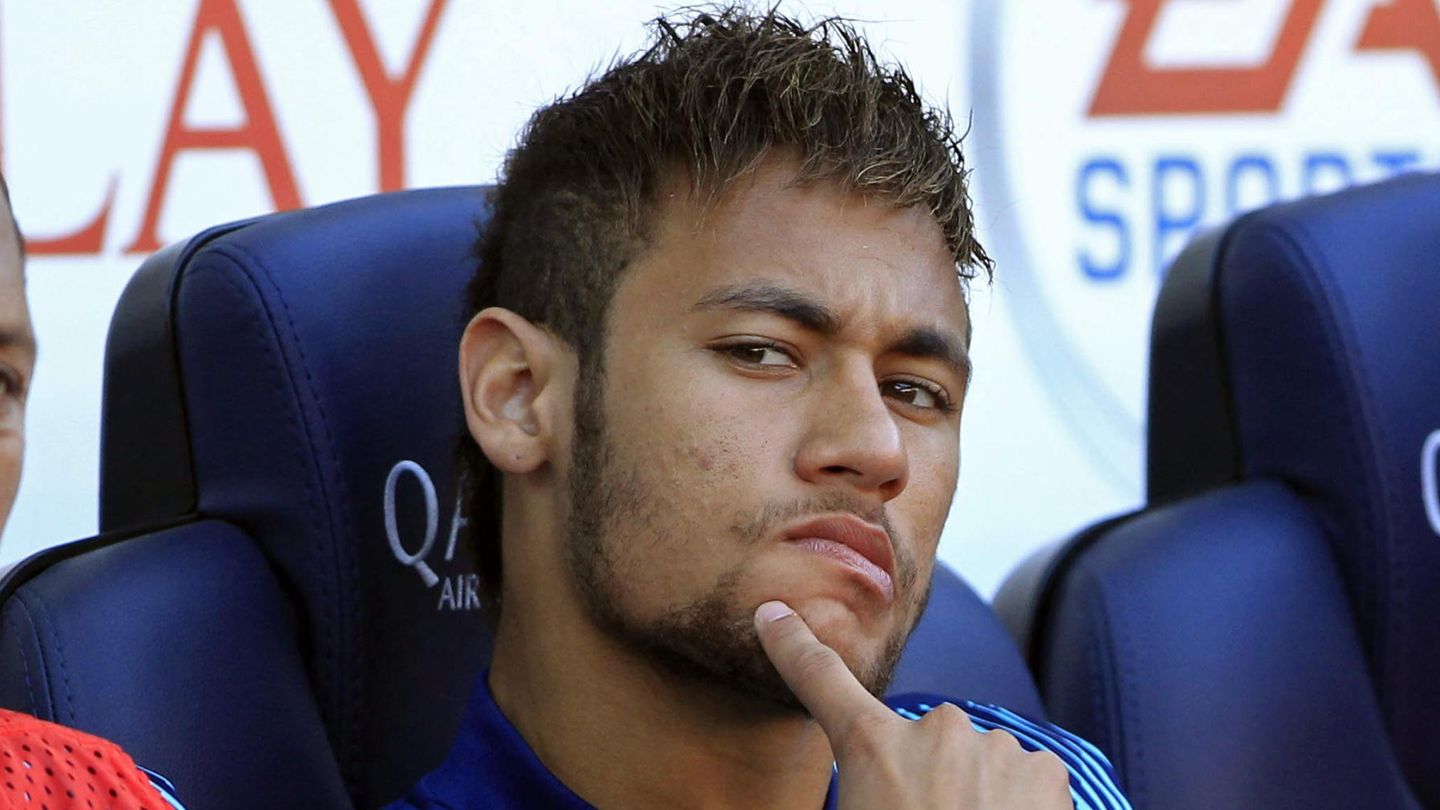 Esta cara se le quedó a Neymar cuando supo que no saltaría al campo ante Osasuna.