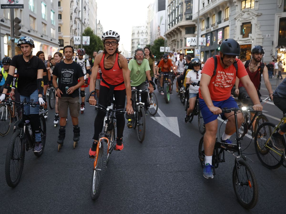 Foto: Vista de una concentración de bicicletas en Madrid. (EFE/Mariscal)