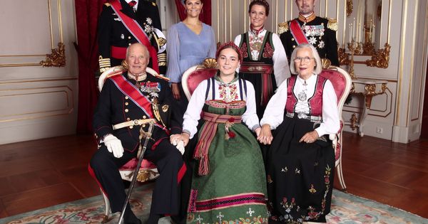 Foto: De izquierda a derecha: el rey Harald, el rey Felipe, Victoria de Suecia, Ingrid Alexandra, Marta Luisa de Noruega, Marit Tjessem y Federico de Dinamarca. (EFE)