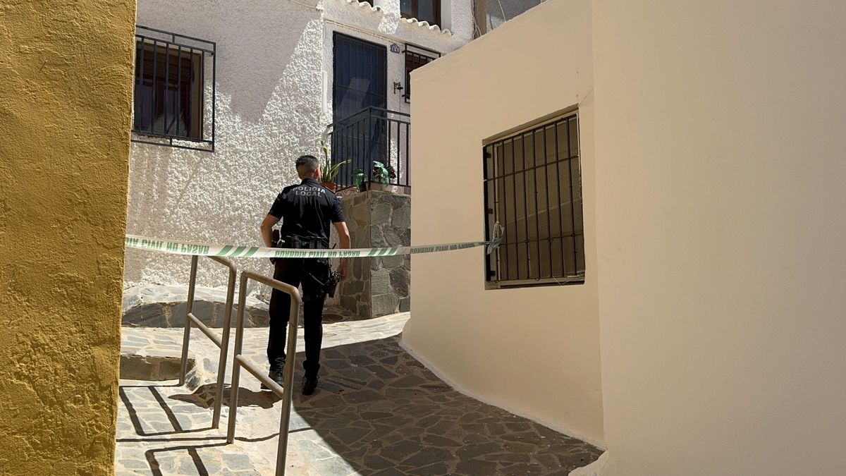 La mujer apuñalada por su pareja en Castell de Ferro (Granada) sigue muy grave en la UCI tras ser operada
