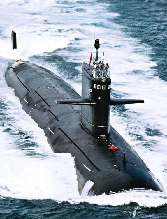 Uno de los nuevos submarinos nucleares chino tipo 093.
