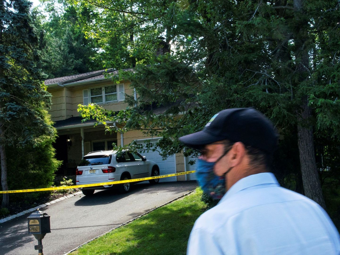 Agentes de Policía buscan pruebas en el domicilio de Nueva Jersey (EE.UU.). Foto: Reuters