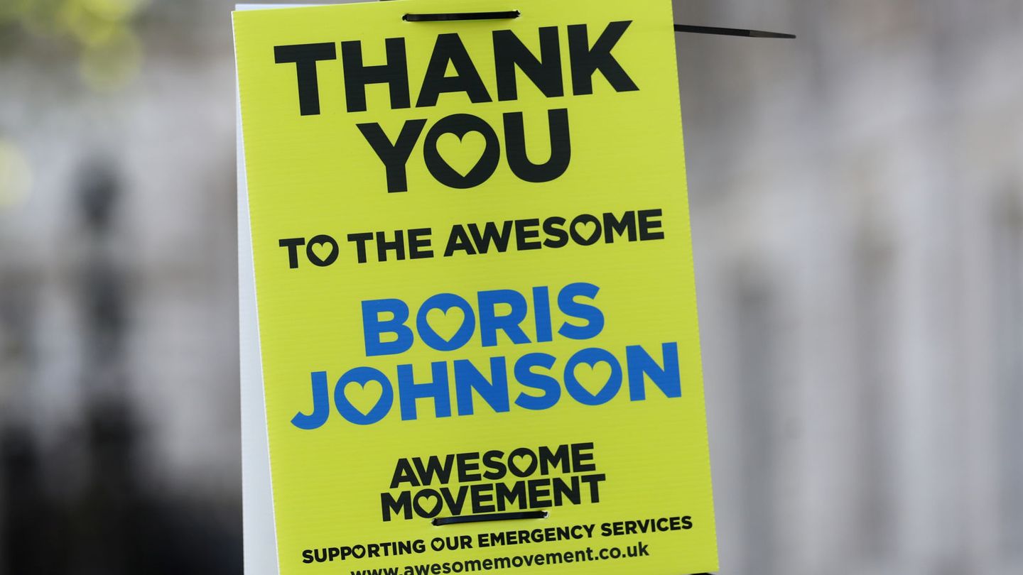 Un cartel de apoyo a Boris Johnson. (Reuters)