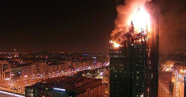 Foto: El Windsor, en llamas. (EFE)