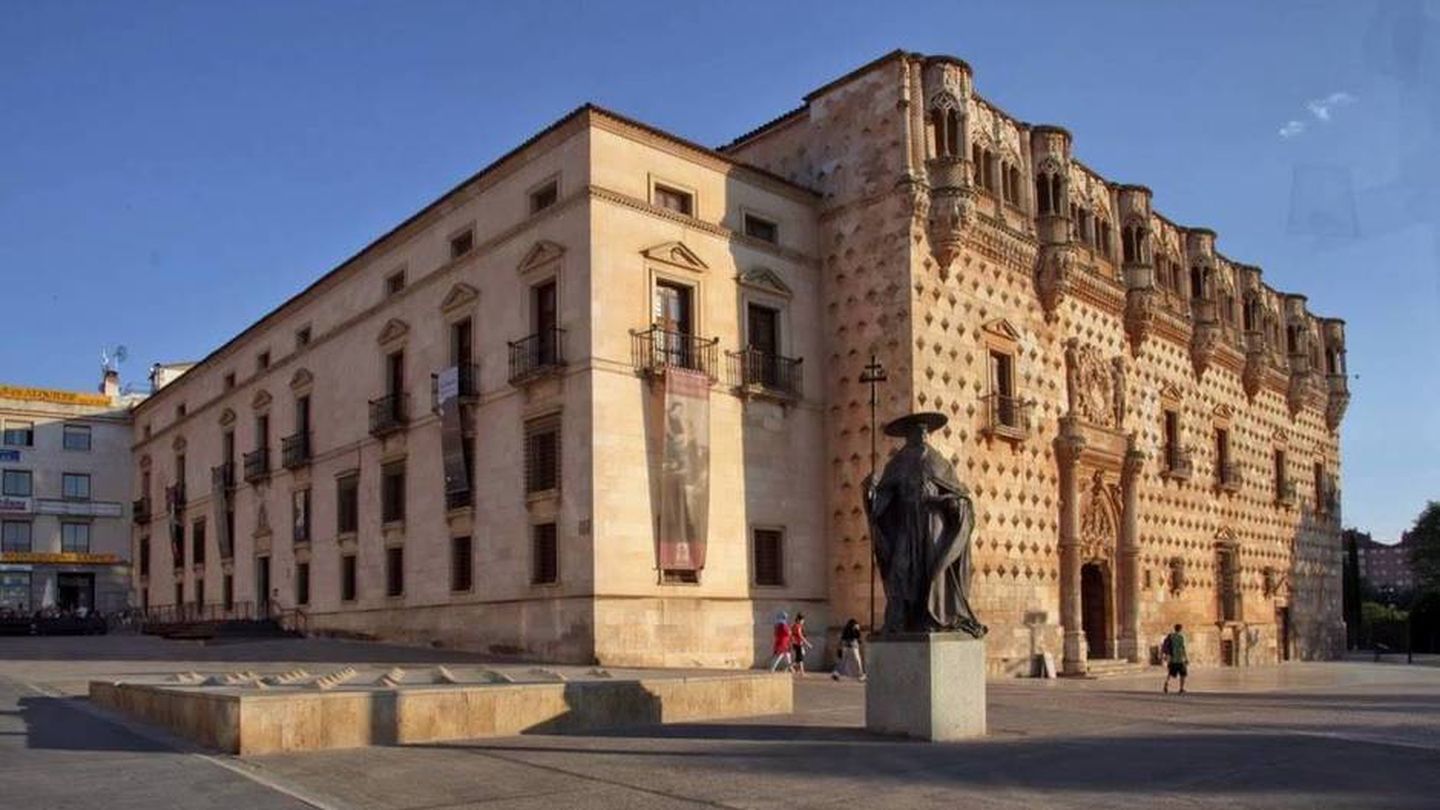 Fachada gótica del palacio del Infantado en Guadalajara. (EFE)