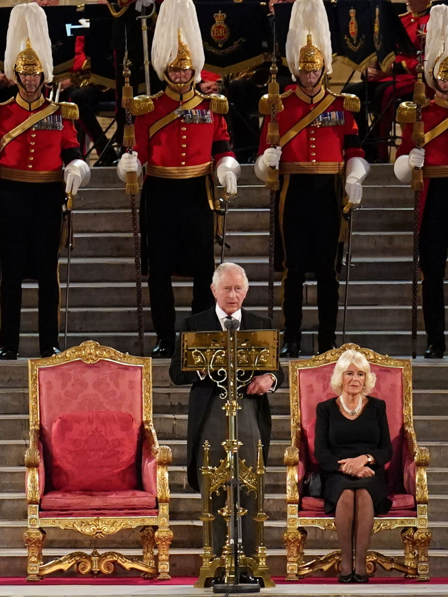 El rey Carlos pronuncia un discurso en el Parlamento. (Reuters/Pool/Stefan Rousseau)
