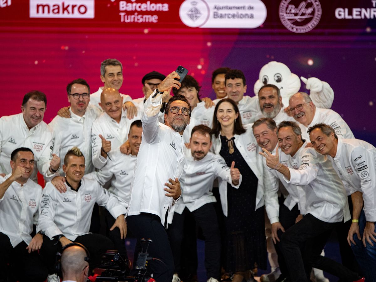 Foto: Todos los cocineros chefs de los 15 restaurantes premiados con 3 estrellas en la Guía Michelin 2024. (Europa Press/Lorena Sopena)