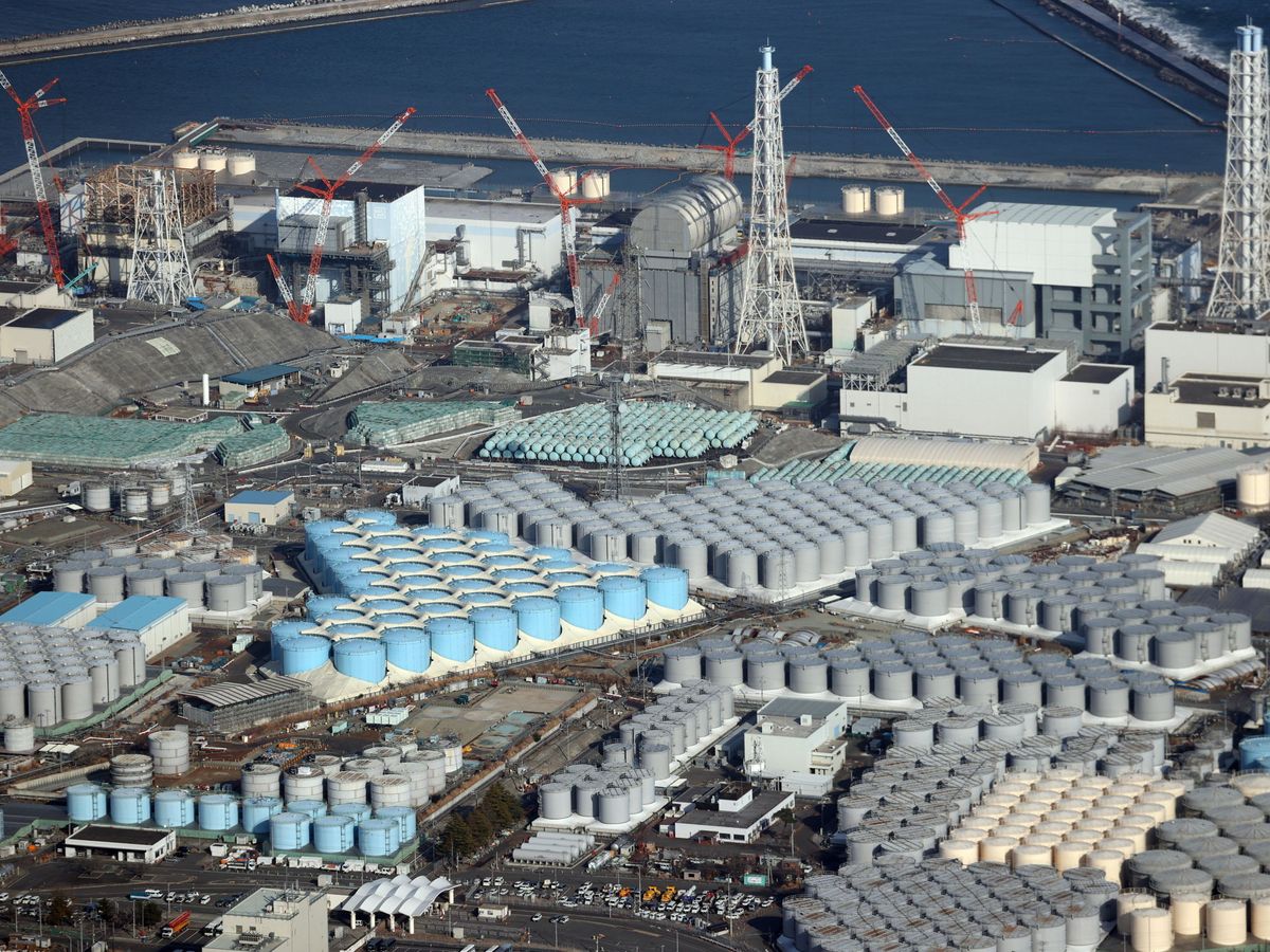 Foto: Vista aérea del agua contaminada almacenada en la central de Fukushima I. (EFE/Jiji Press)