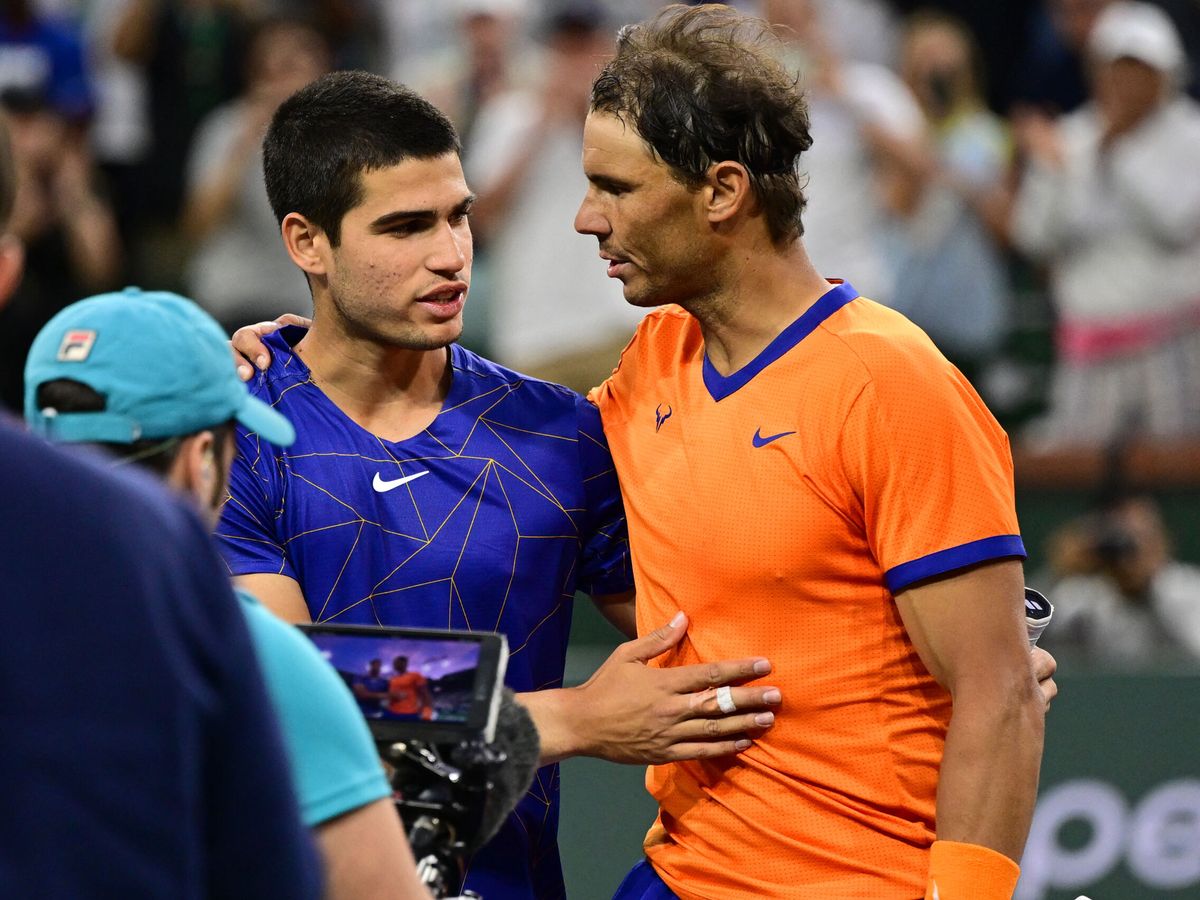 Foto: Rafa Nadal y Carlos Alcaraz, tras el encuentro disputado en Indian Wells. (Reuters/Jayne Kamin-Oncea)