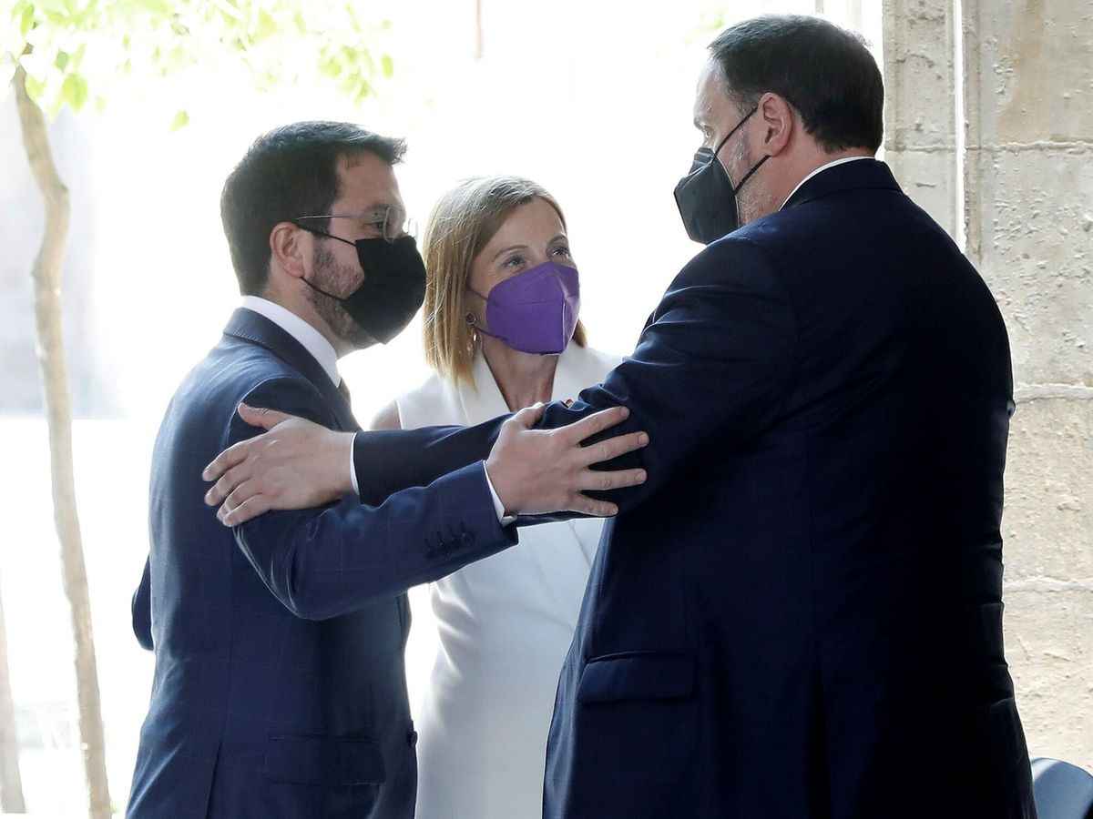Foto: Recepción en la Generalitat a los líderes independentistas liberados tras el indulto. (EFE)