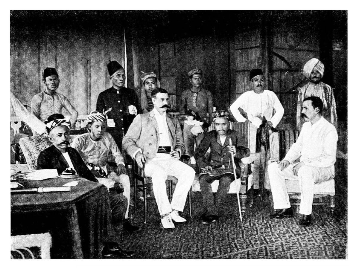 Foto: W. C. Cowie, director gerente de BNBC con el sultán de Joló en una foto de archivo. (Imagen: Dr. Johnstone; A.J. West)