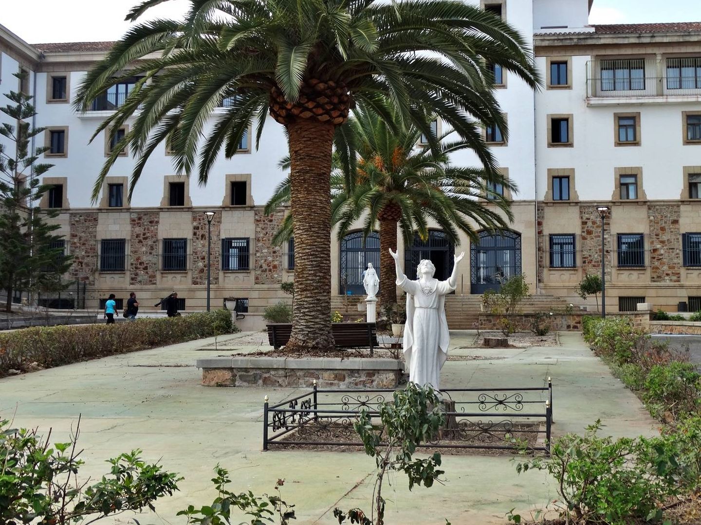 Fachada exterior del Seminario Diocesano de Coria-Cáceres. (tusemanasanta.com)