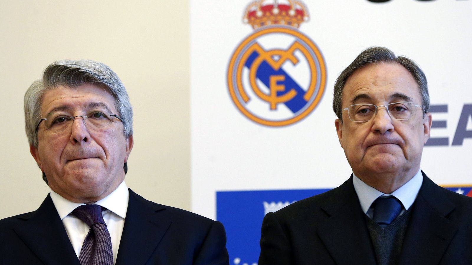 Foto: En la imagen, Enrique Cerezo y Florentino Pérez, presidentes de Atlético y Real Madrid, respectivamente (EFE)