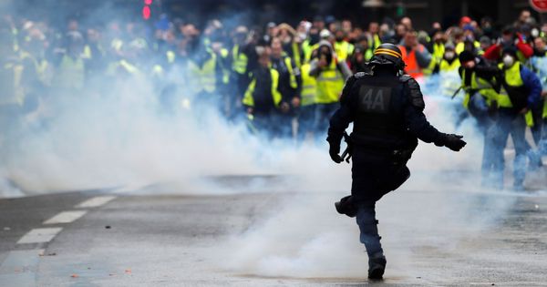 Foto: Protesta en París de los chalecos amarillos. (EFE)