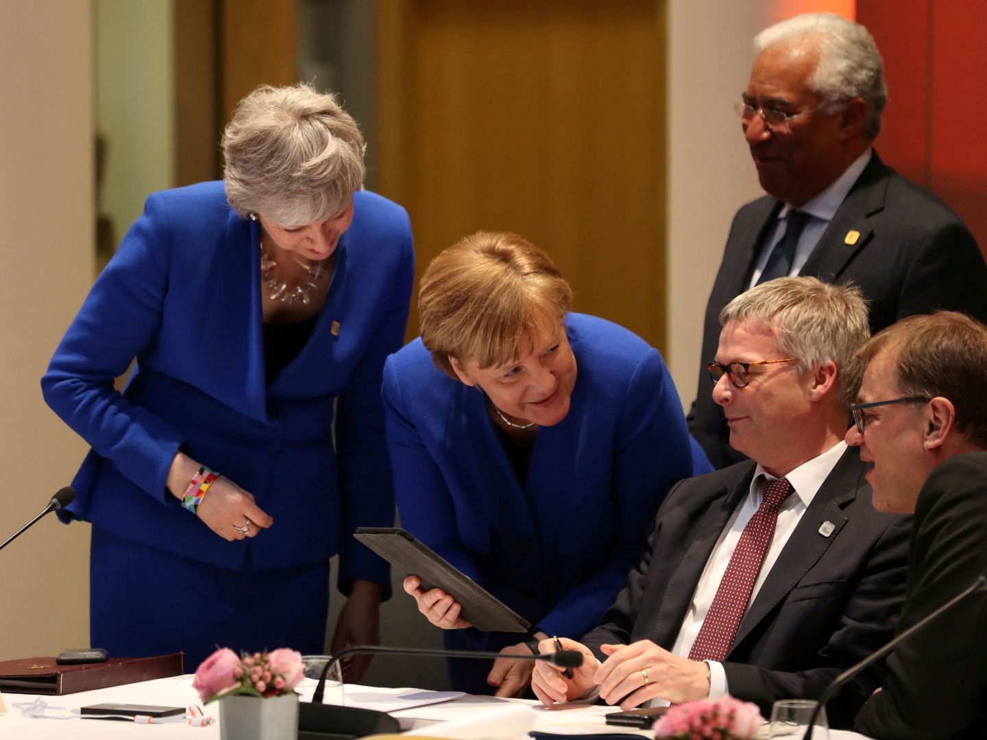 La 'premier' Theresa May, Angela Merkel, Antonio Costa y Juha Sipila durante la última cumbre de líderes europeos. (Reuters)