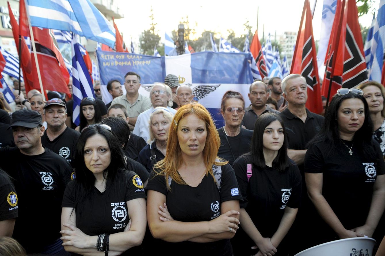 Seguidores de Amanecer Dorado durante una marcha en Atenas previa a la jornada electoral (Reuters). 