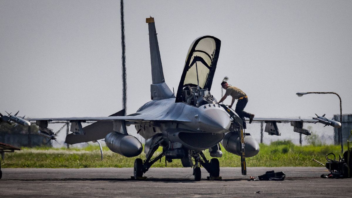 Si Chuck Norris levantara la cabeza: por qué EEUU le quiere dar cazas F-16 a Vietnam