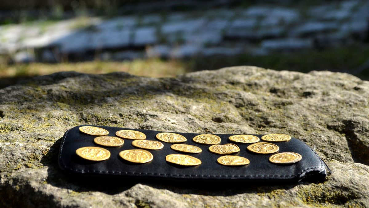 Descubren en Barcelona 3 monedas romanas de gran valor robadas en Suiza en 2012