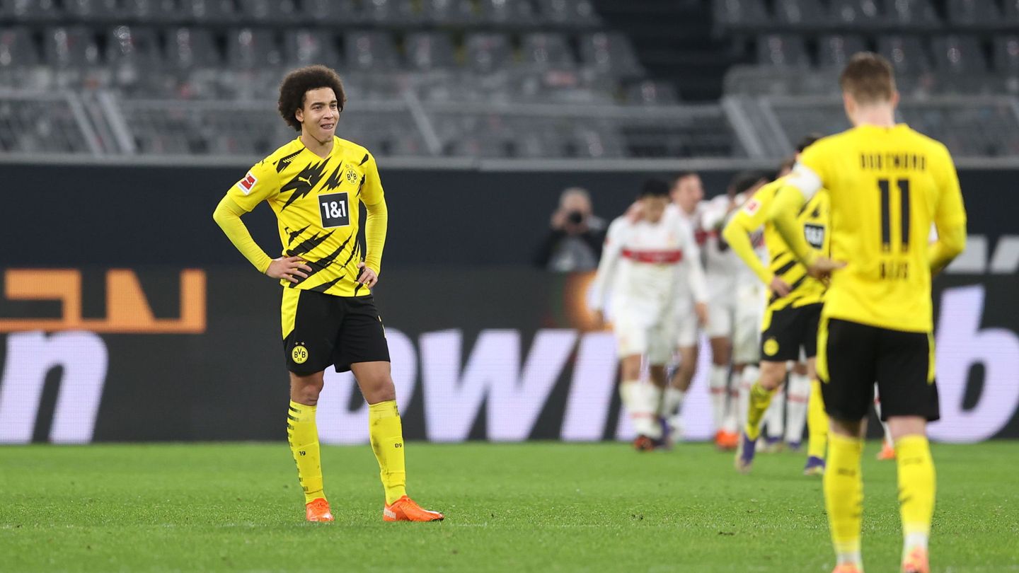 Axel Witsel y Reus, en el 1-5 contra el Stuttgart. (Reuters)
