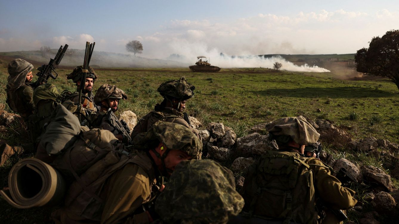 Foto: Soldados israelíes participan en un simulacro en los Altos del Golán (REUTERS / Ronen Zvulun)