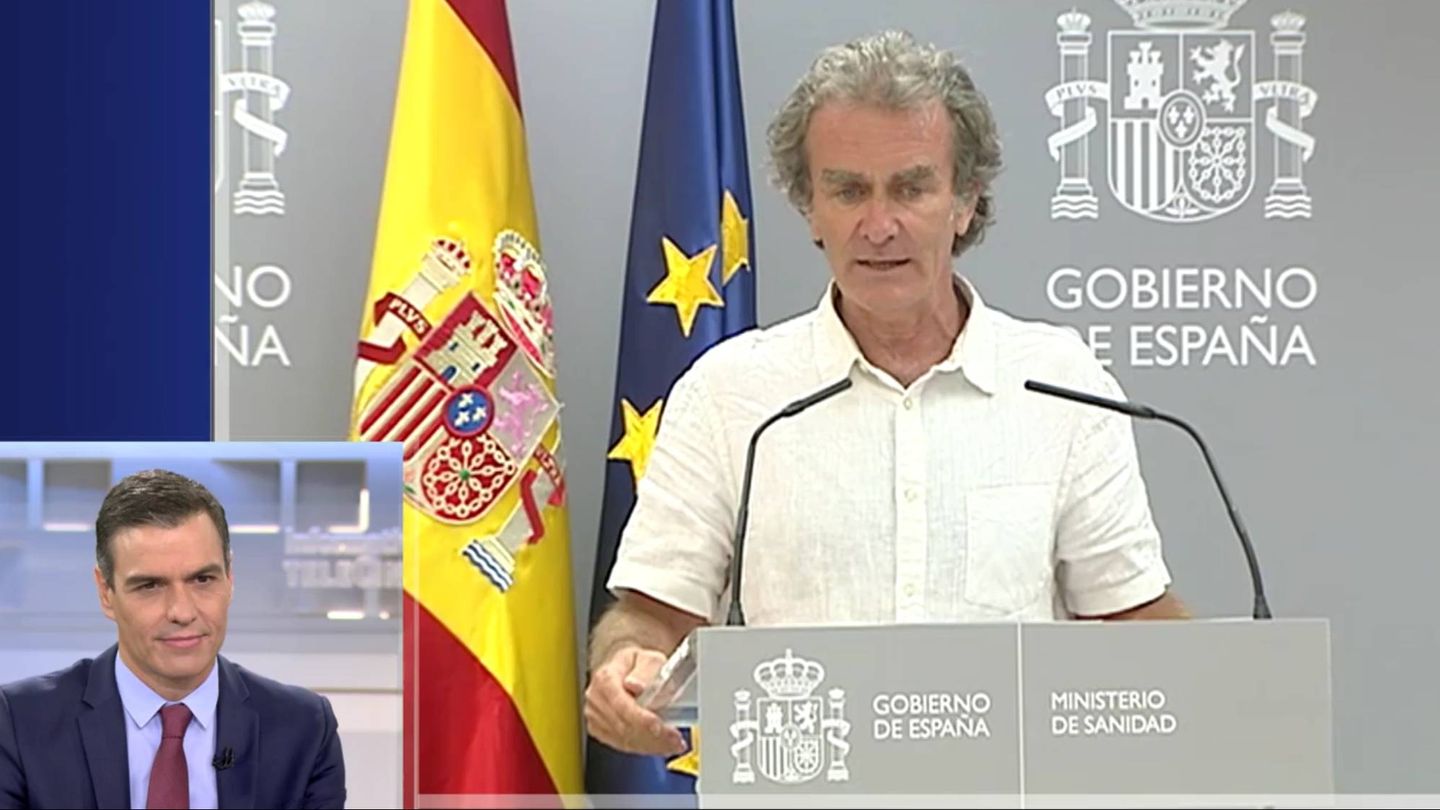 Sánchez escuchando a Fernando Simón. (Mediaset España)