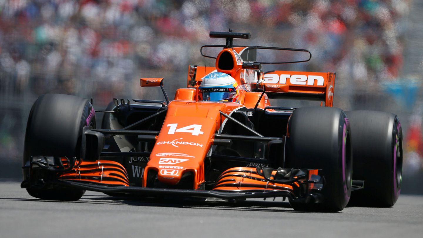 El McLaren, un foco de eternos problemas para Fernando Alonso. (Reuters)
