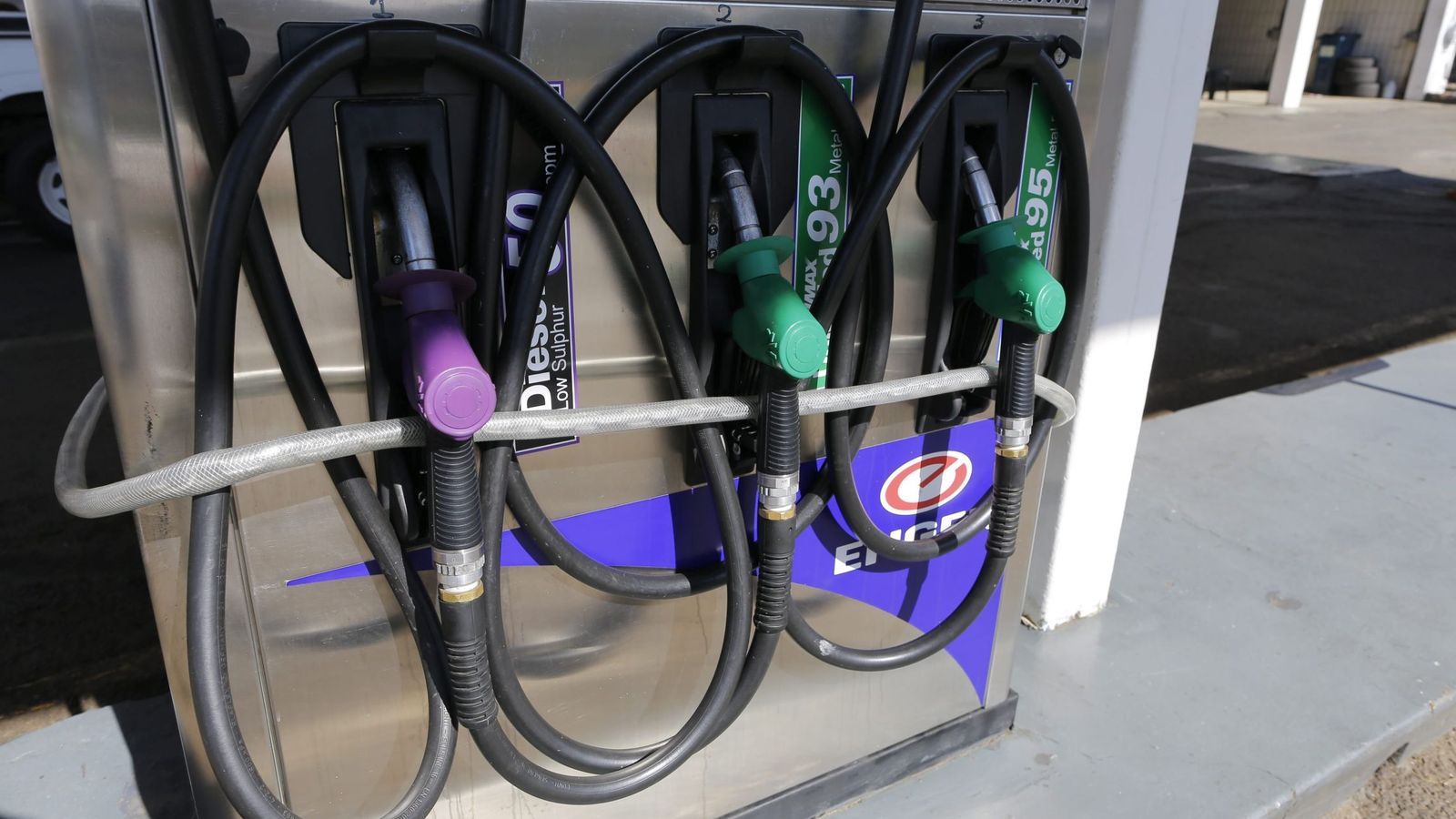 Foto: Algunas comunidades planean regular este tipo de gasolineras. (EFE)