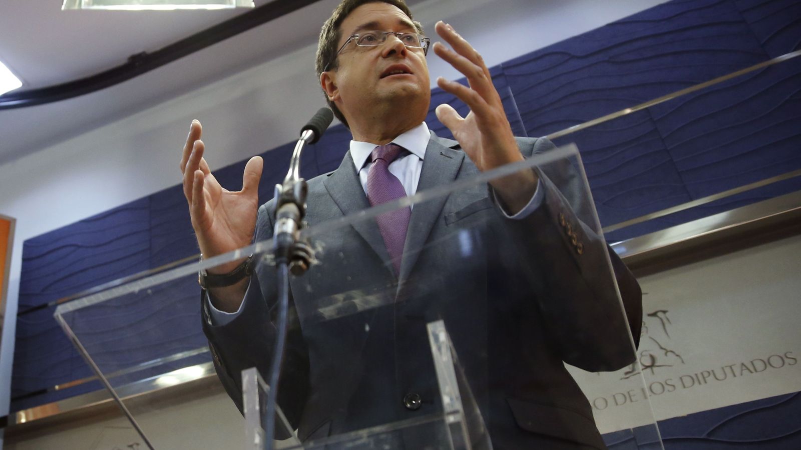 Foto: Óscar López, en rueda de prensa en el Congreso el pasado 22 de febrero. (EFE)