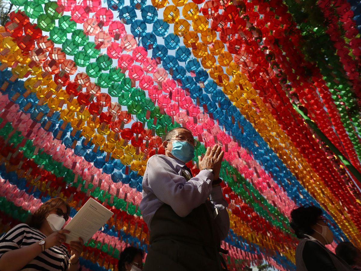 Foto: Celebración del cumpleaños de Buda en el Templo Jogye en Seúl, en Corea del Sur (EFE)
