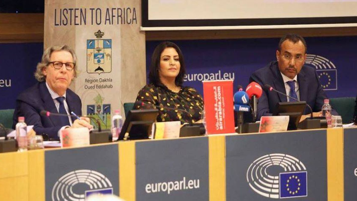 La espía marroquí Kaoutar Fal, en el Parlamento Europeo.
