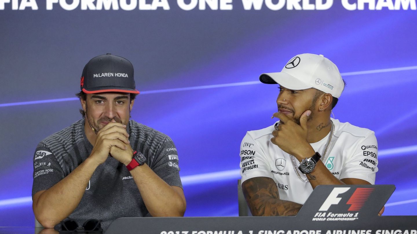 Fernando Alonso compartió rueda de prensa con Lewis Hamilton este jueves en Singapur. (EFE)
