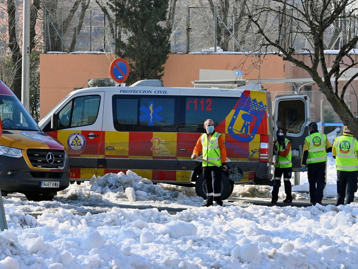 Foto: Una ambulancia en Madrid. (EFE)