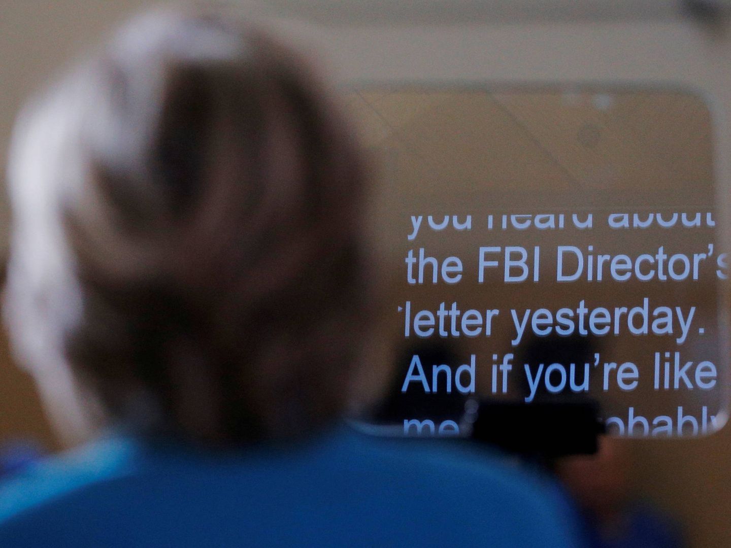Hillary Clinton habla de la investigación del FBI sobre sus correos electrónicos durante un mitin en Daytona Beach, EEUU. (Reuters)
