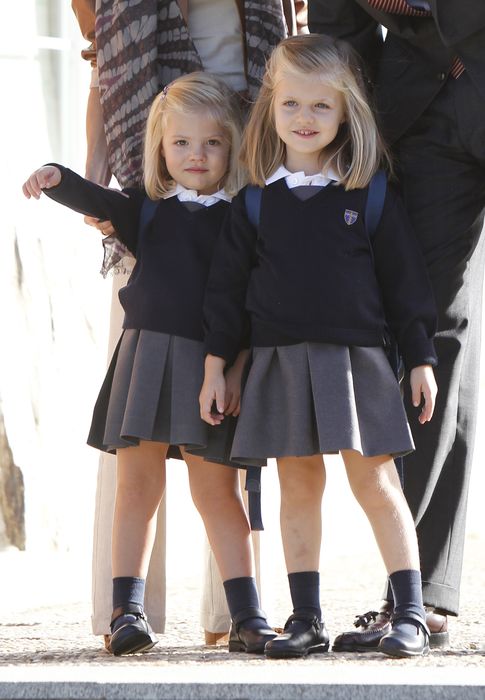 Foto: La infanta Leonor y Sofía a las puertas de su colegio, en una imagen de archivo (I.C.)