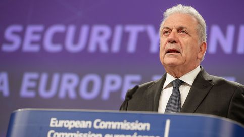 Un excomisario en la mira: el 'Qatargate' toca a la puerta de la Comisión Europea