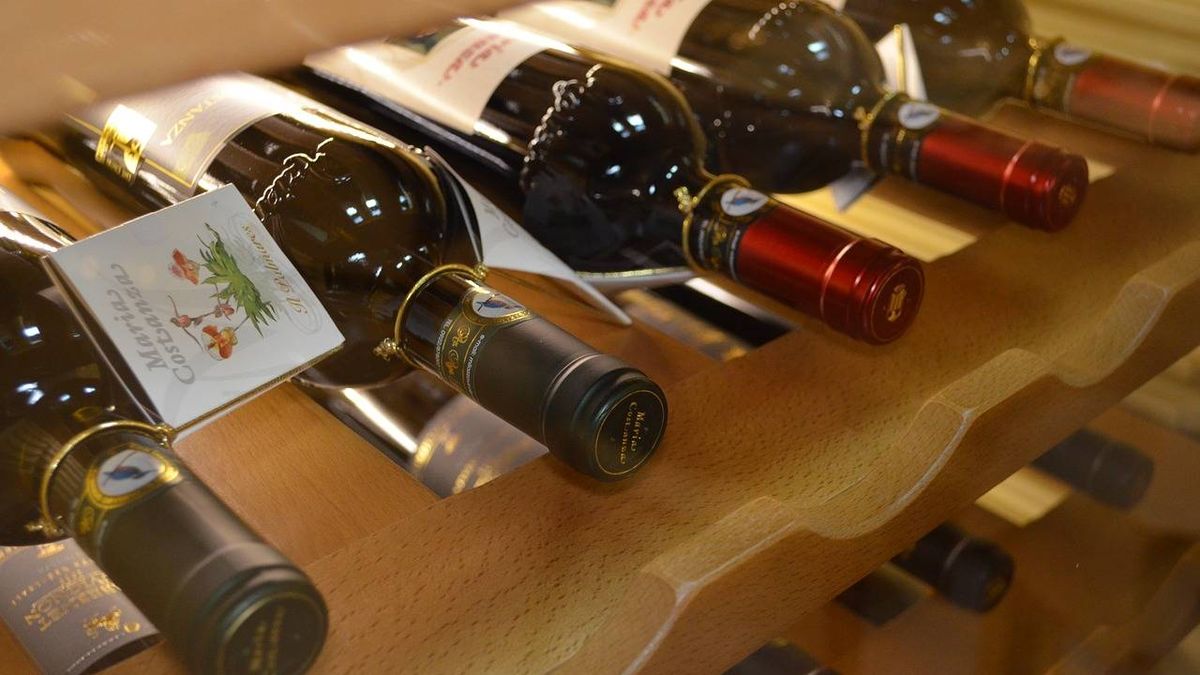 Vinoteca en oferta en MediaMarkt: Mantén tus botellas siempre frescas y a mano y disfruta el mejor vino
