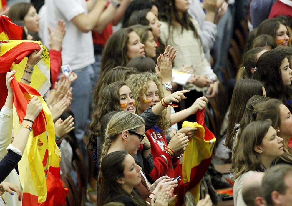 Foto: Un grupo de jóvenes españoles (EFE)